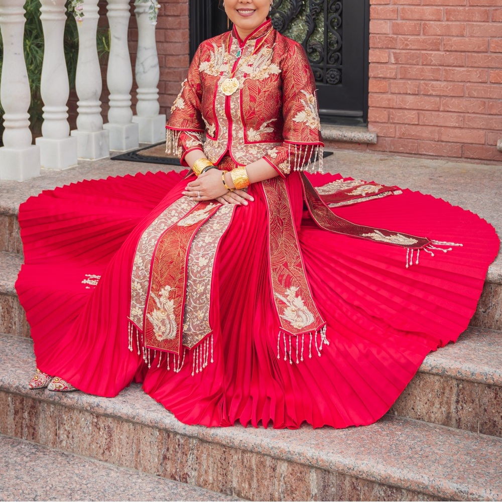 Traditional Chinese wedding gown